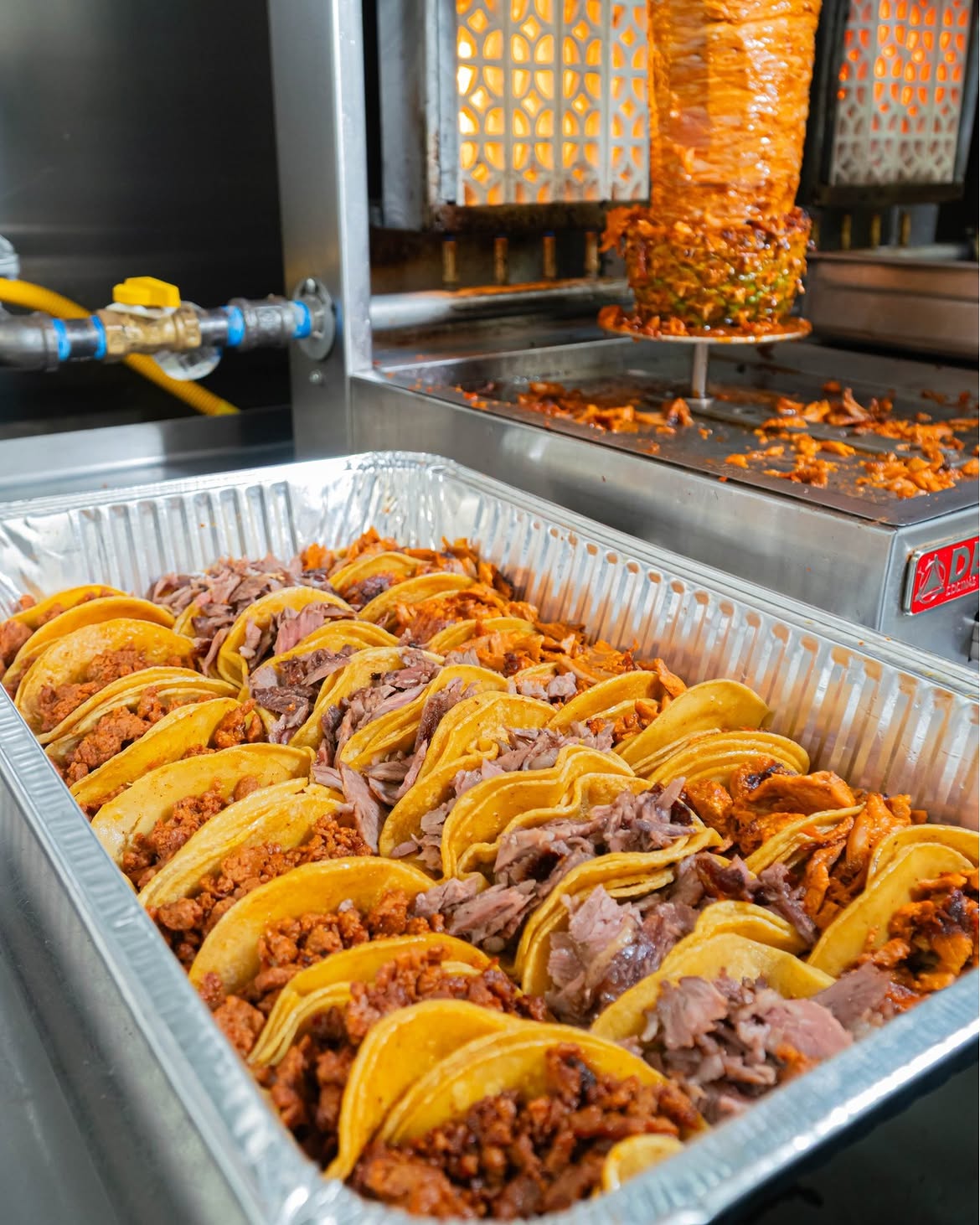 Gente va comer vivir momento eso sesión, imagen 3 — fotografía gastronómica de Academy Pro Marketing