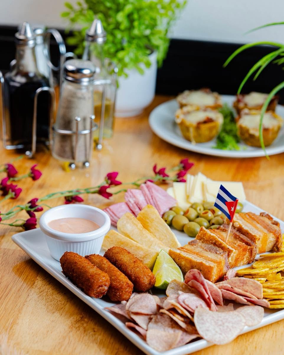 Taste cuba captured san antonio photo session, imagen 1 — contenido para redes producido por Academy Pro Marketing